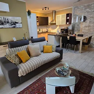 Prime: With Ac And Parking Near Train Station Apartment